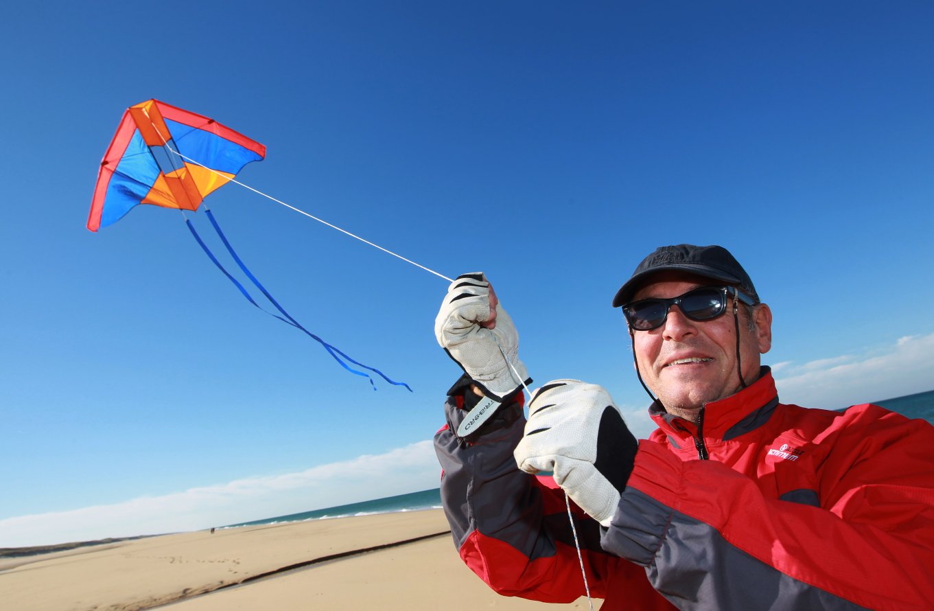 Le Porge 29 septembre 2015 Ocean Plage Centrale Pêche KITEFISHING La Peche au Cerf Volant avec Didier Vialard Pecher jusqu'à 1000 mètres depuis la côte sans lancer !